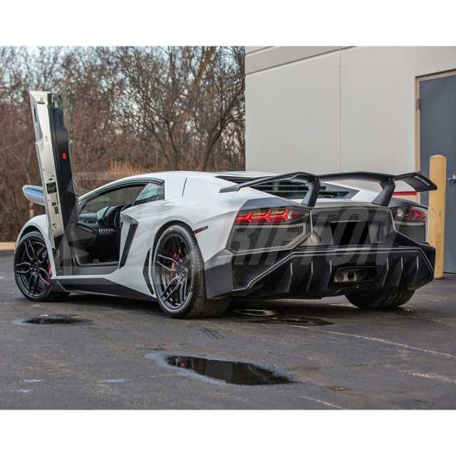 SV Style Dry Carbon Fiber Rear Bumper For Lamborghini Aventador LP700-4 LP720 LP750 2011-2015