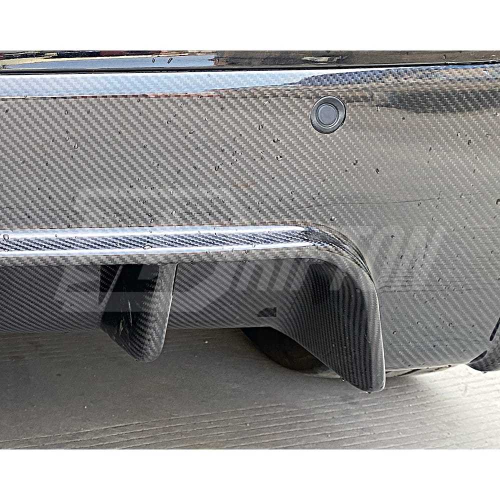 Dry Carbon Fiber Rear Diffuser With Light With Exhaust Tips For Mercedes Benz W167 GLE 450 2020-2023