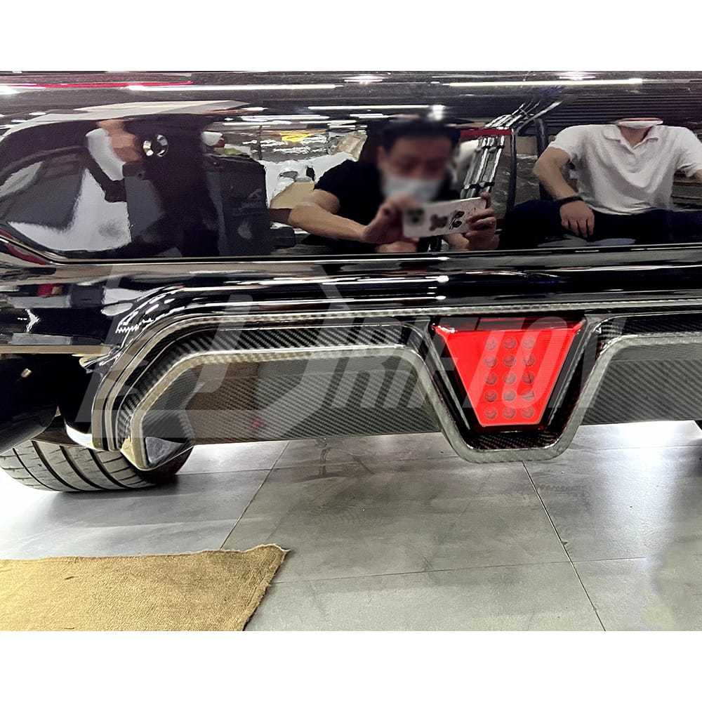 CS Style Dry Carbon Fiber Rear Diffuser With LED Brake Light For BMW 5 Series F90 M5 2017-2023