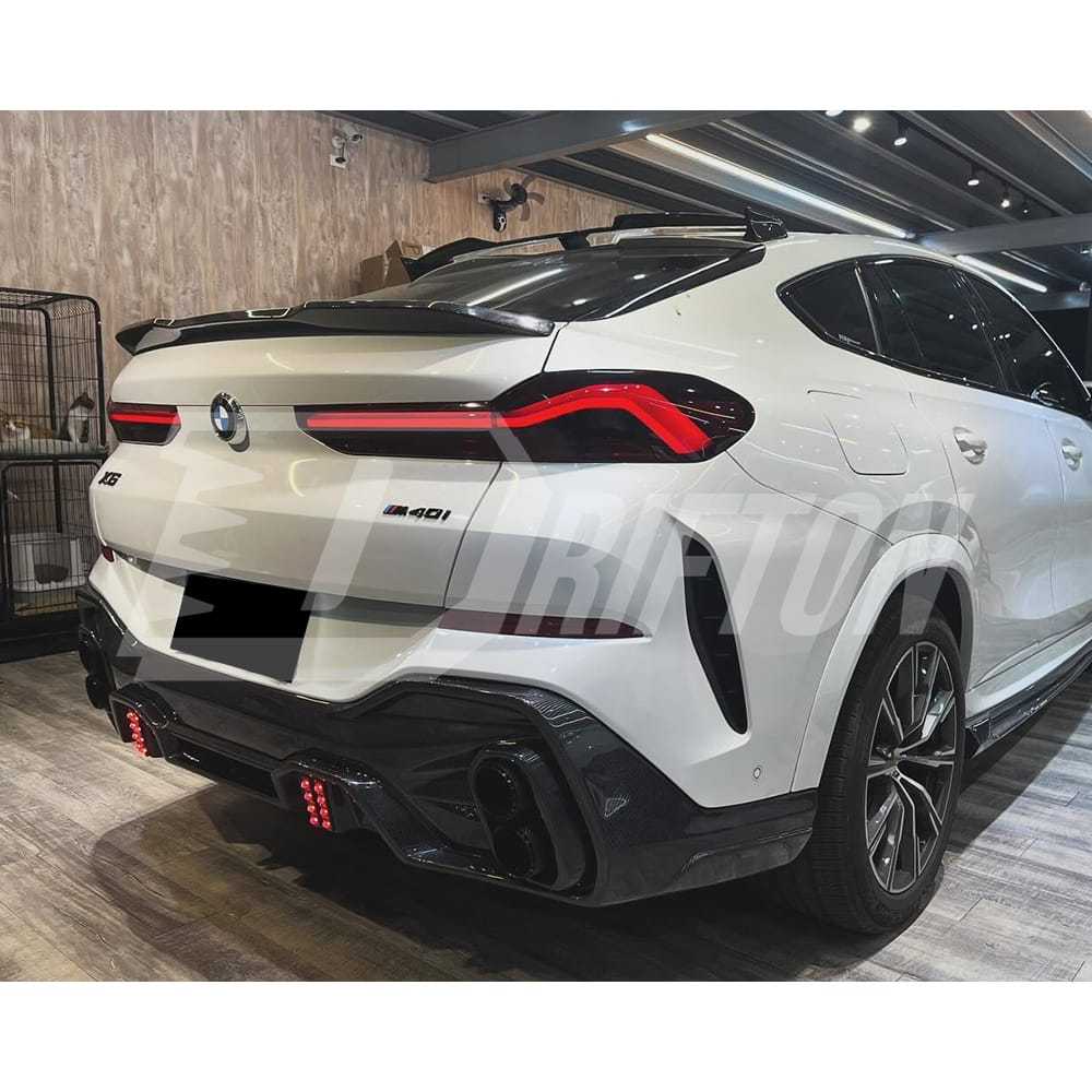 LD Style Carbon Fiber LED Brake Light Rear Diffuser & 4  Exhaust Tips For BMW X6 G06 2019-2023