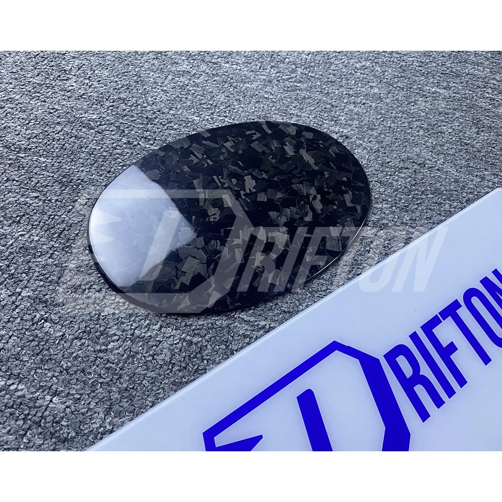 Dry Forged Carbon Fiber Gas Fuel Filler Tank Cover For Alfa Romeo Giulia Quadrifoglio 2016-2023