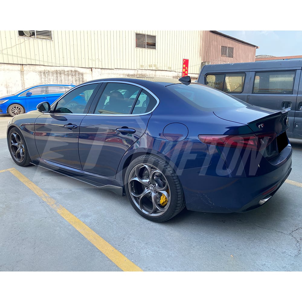 Madness Style Carbon Fiber Side Skirt For Alfa Romeo Giulia 2016-2023