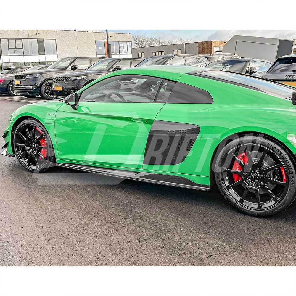 GT RWD Style Dry Carbon Fiber Side Skirt For Audi R8 2020-2024