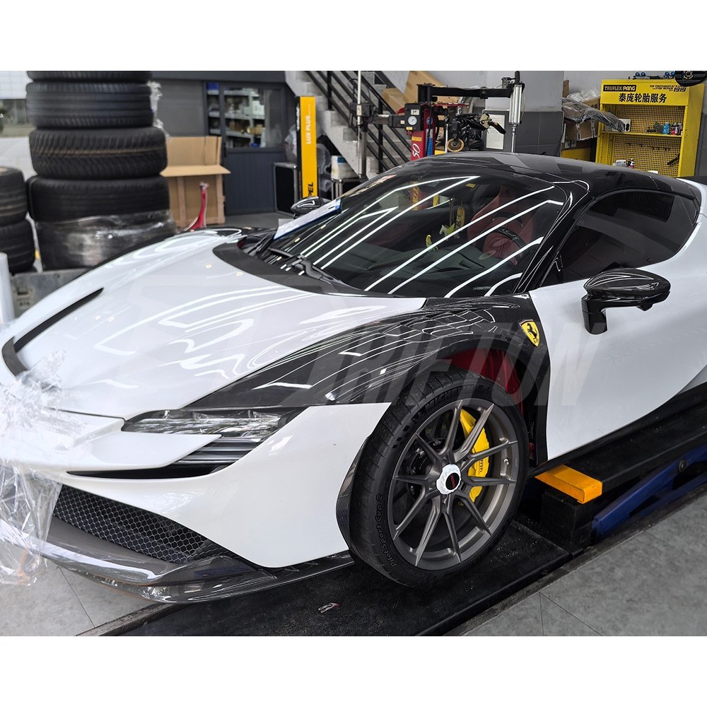 Novitec Style Dry Carbon Fiber Fender For Ferrari SF90