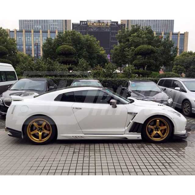 Varis MY14 Style Carbon Fiber Side Skirt & Underboard For Nissan R35 GTR 2008-2023