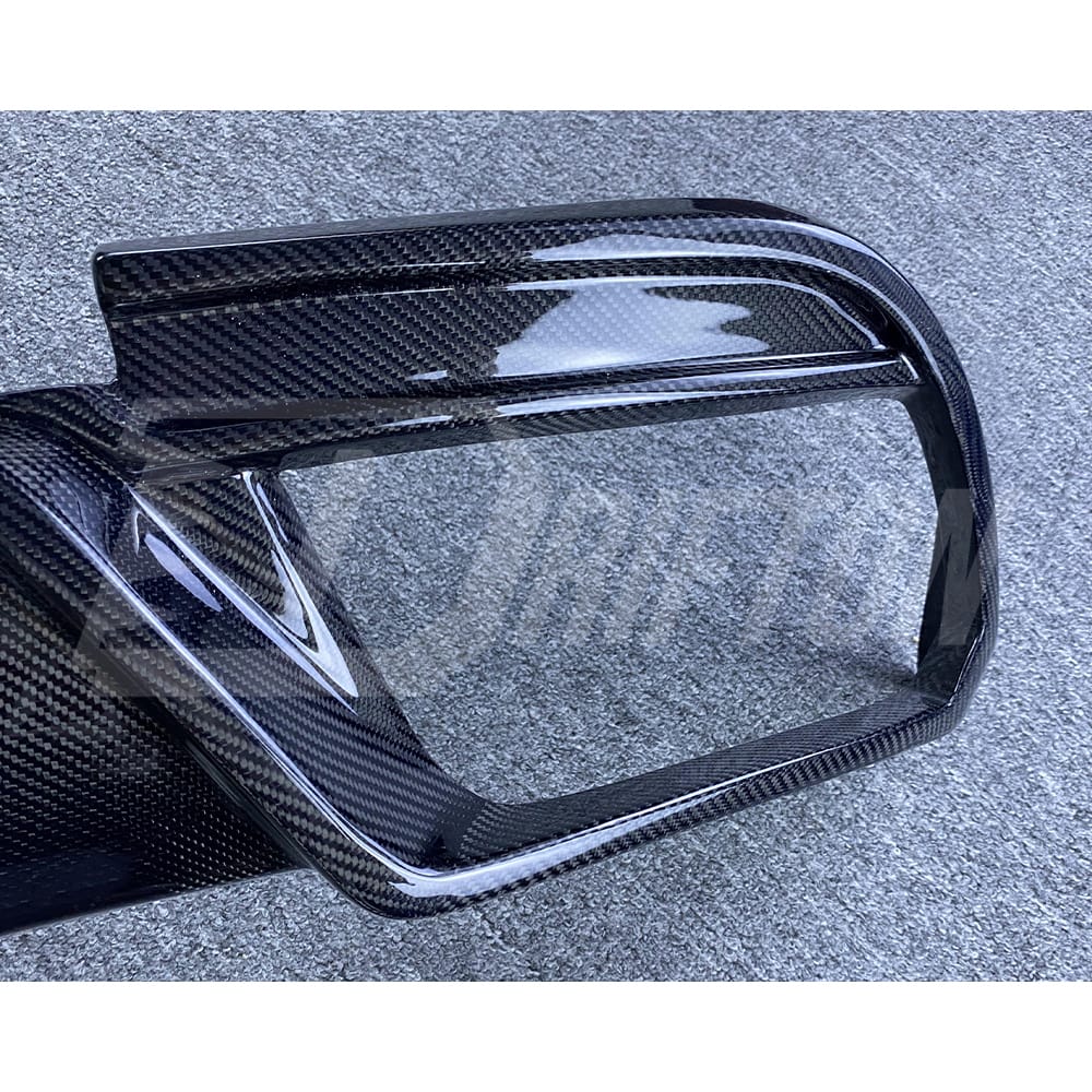LD Style Carbon Fiber Rear Diffuser & 4  Exhaust Tips & LED Brake Light For BMW F96 X6M 2019-2023