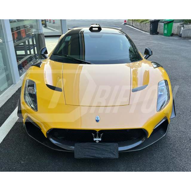 Novitec Style Dry Carbon Fiber Front Splitters For Maserati MC20