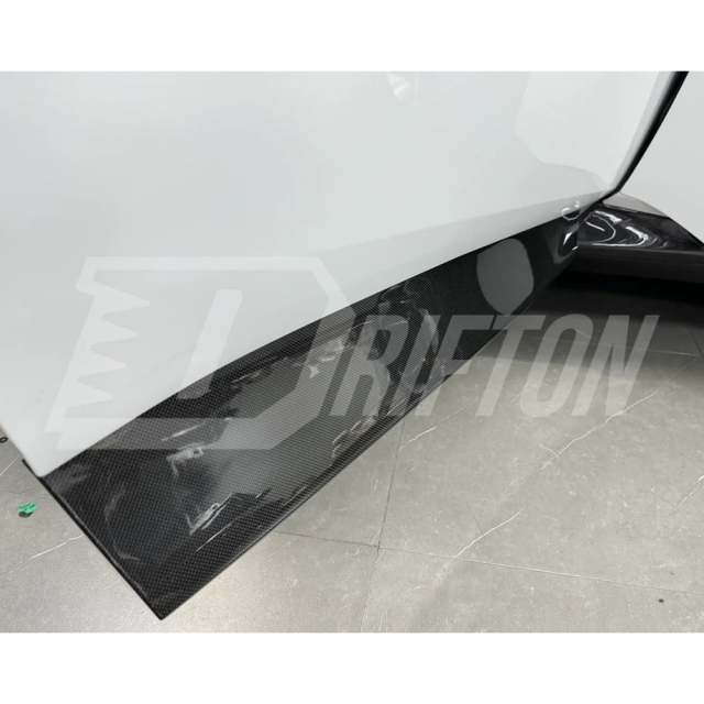 OEM Style Dry Carbon Fiber Side Skirts For Ferrari Purosangue FUV