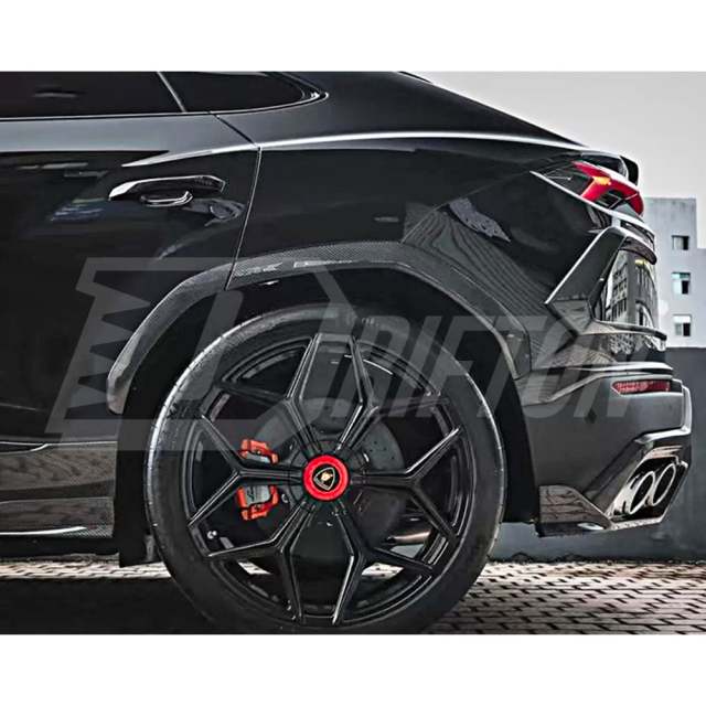 TopCar Style Dry Carbon Fiber Wheel Trims For Lamborghini URUS
