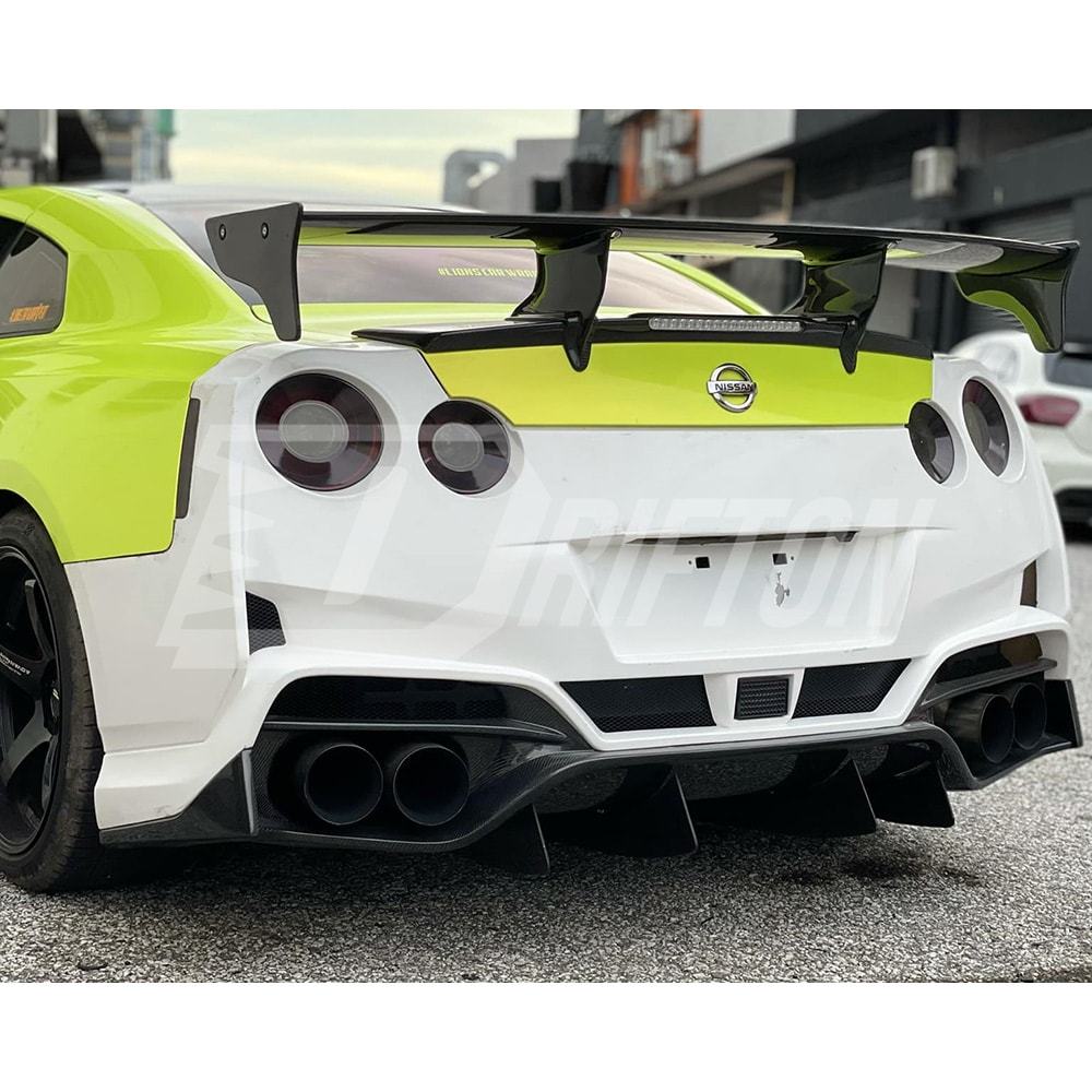 Varis MY19 Style Glass Fiber Rear Bumper With Carbon Fiber Rear Diffuser For Nissan R35 GTR 2008-2023