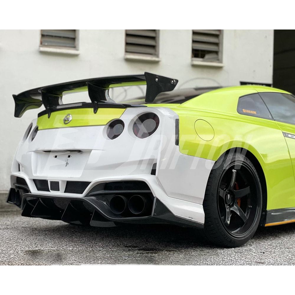 Varis MY19 Style Glass Fiber Rear Bumper With Carbon Fiber Rear Diffuser For Nissan R35 GTR 2008-2023