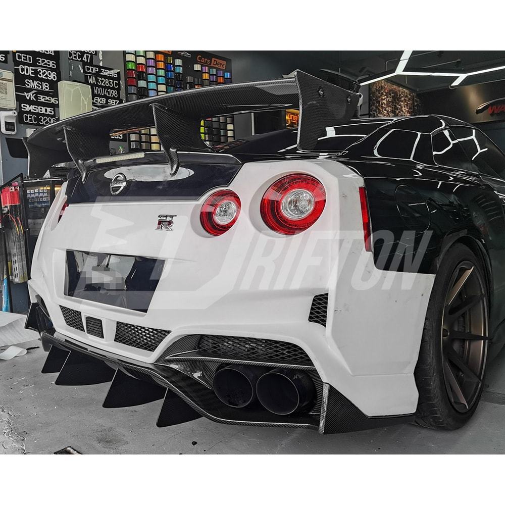 Varis MY19 Style Glass Fiber Rear Bumper With Carbon Fiber Rear Diffuser For Nissan R35 GTR 2008-2023