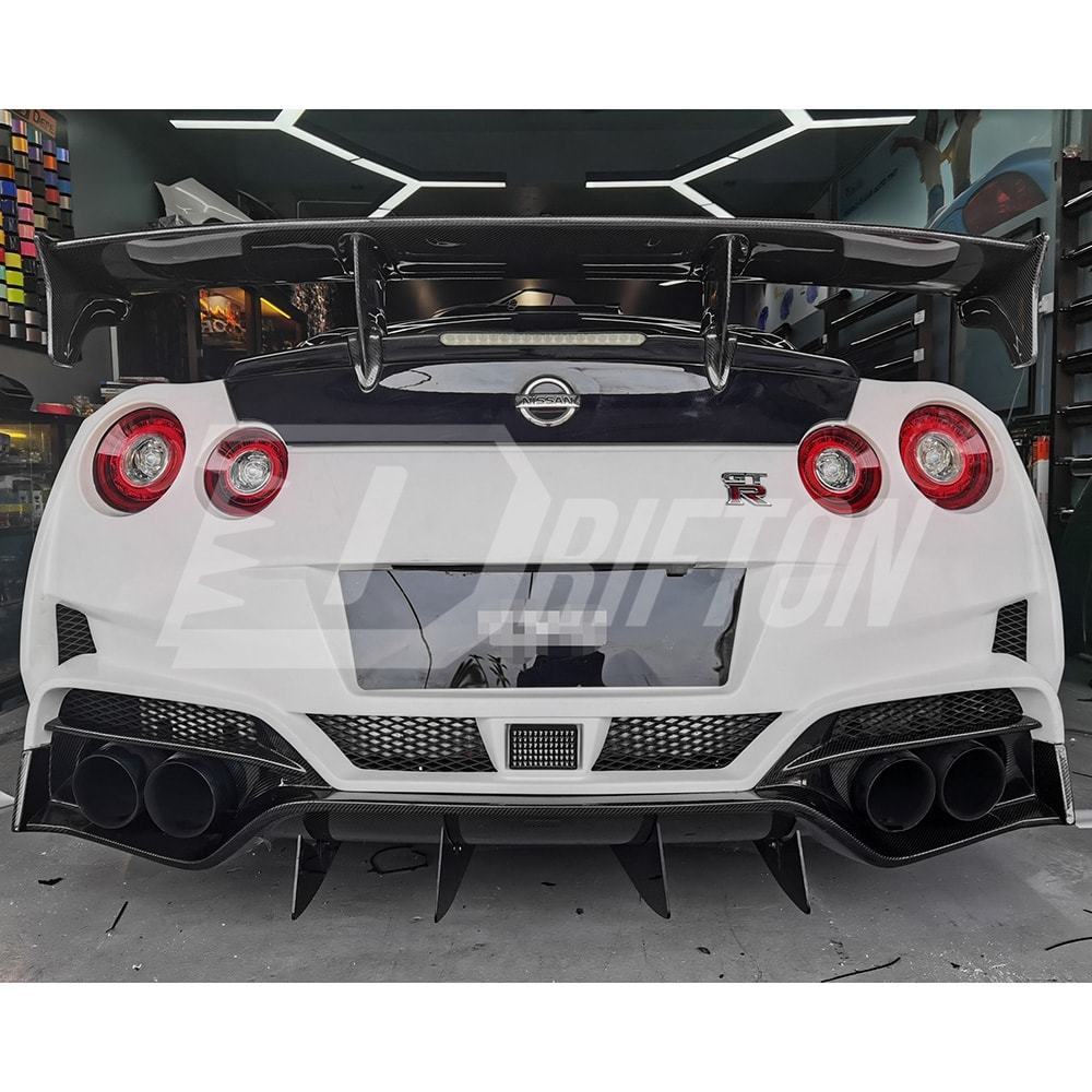 Varis MY19 Style Glass Fiber Rear Bumper With Carbon Fiber Rear Diffuser For Nissan R35 GTR 2008-2023