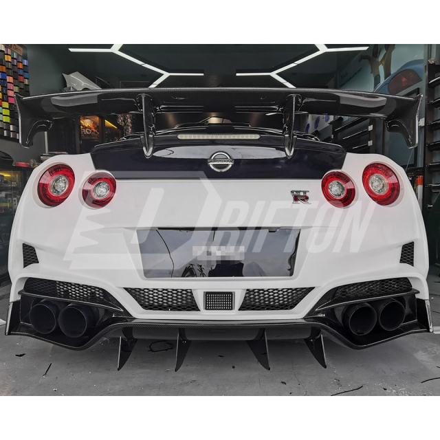 Varis MY19 Style Glass Fiber Rear Bumper With Carbon Fiber Rear Diffuser For Nissan R35 GTR 2008-2023