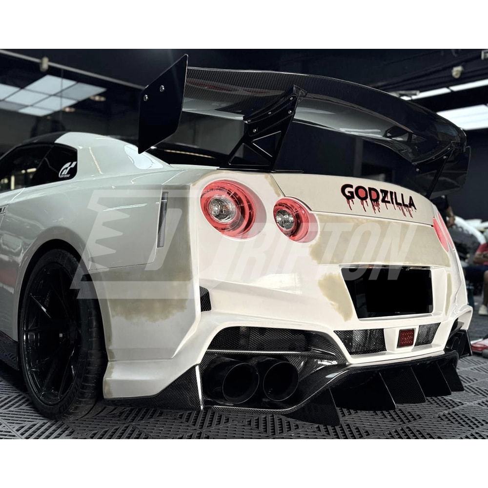 Varis MY19 Style Glass Fiber Rear Bumper With Carbon Fiber Rear Diffuser For Nissan R35 GTR 2008-2023