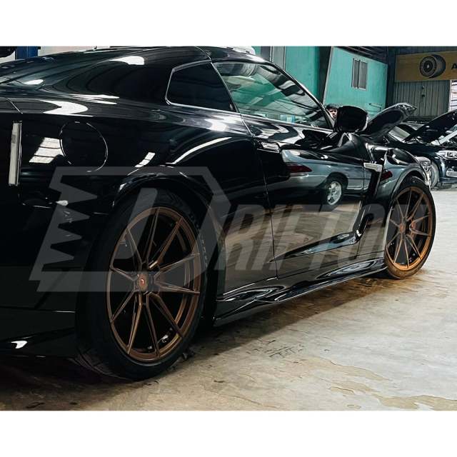 Varis MY17 Style Carbon Fiber Side Skirt Underboard For Nissan R35 GTR 2017-2026