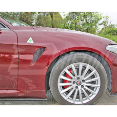 Quadrifoglio Style Glass Fiber Fender For Alfa Romeo Giulia 2016-2023