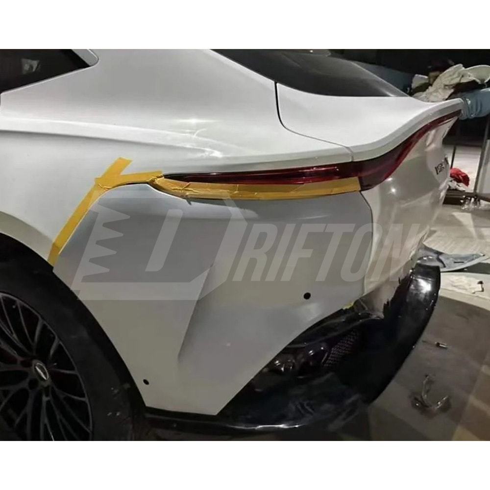 707 Style Dry Carbon Fiber With Portion Primer Rear Side Bumper & Rear Diffuser & Exhaust Tips For Aston Martin DBX