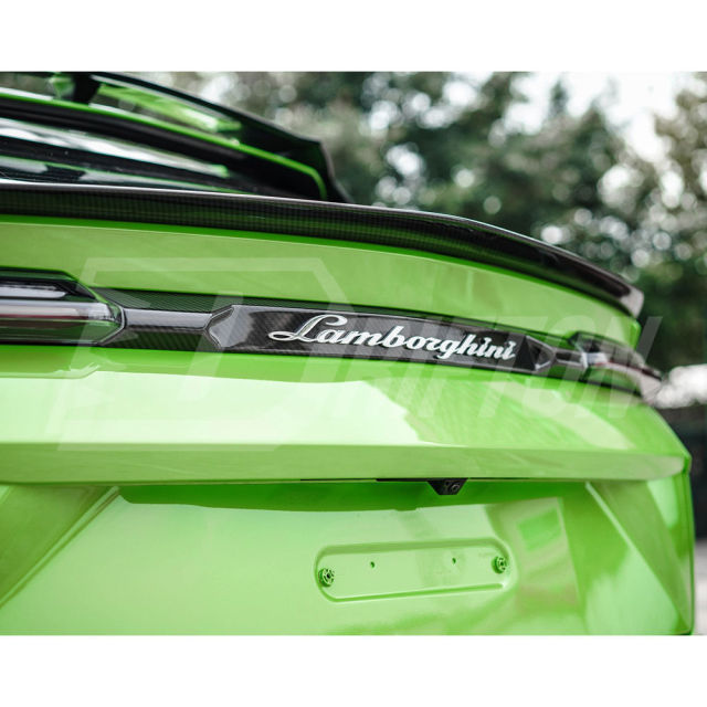 Mansory Style Dry Carbon Fiber Rear Trunk Center Trim For Lamborghini URUS