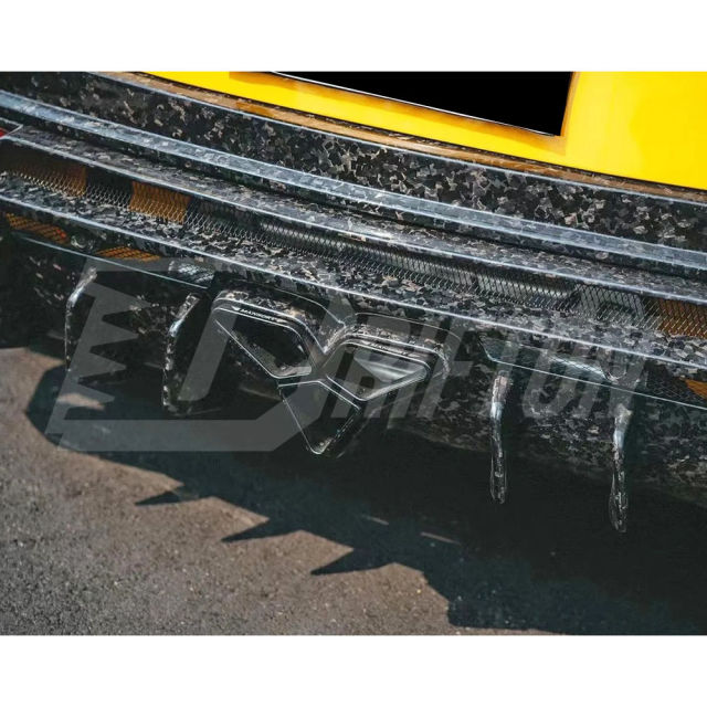 Mansory Style Dry Carbon Fiber With Portion Primer Rear Bumper For Lamborghini URUS