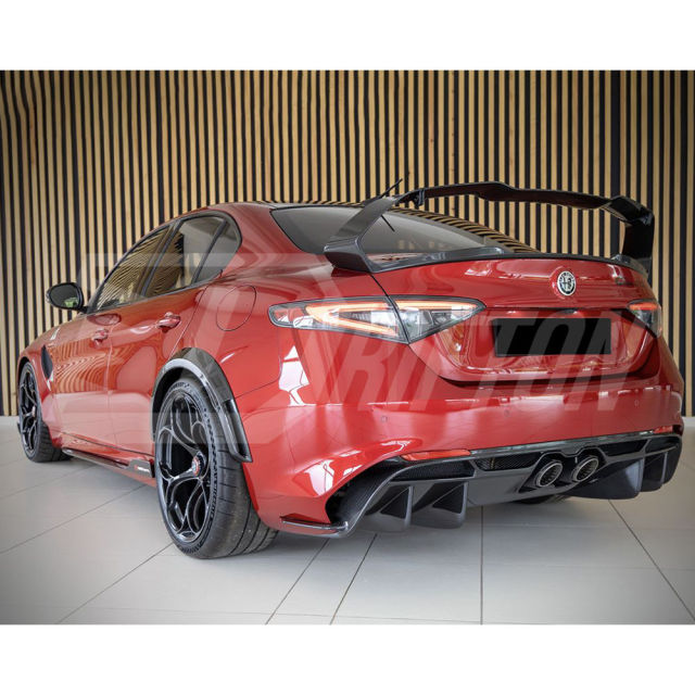 GTAM Style Dry Carbon Fiber Body Kits For Alfa Romeo Giulia QV Quadrifoglio 2016-2023