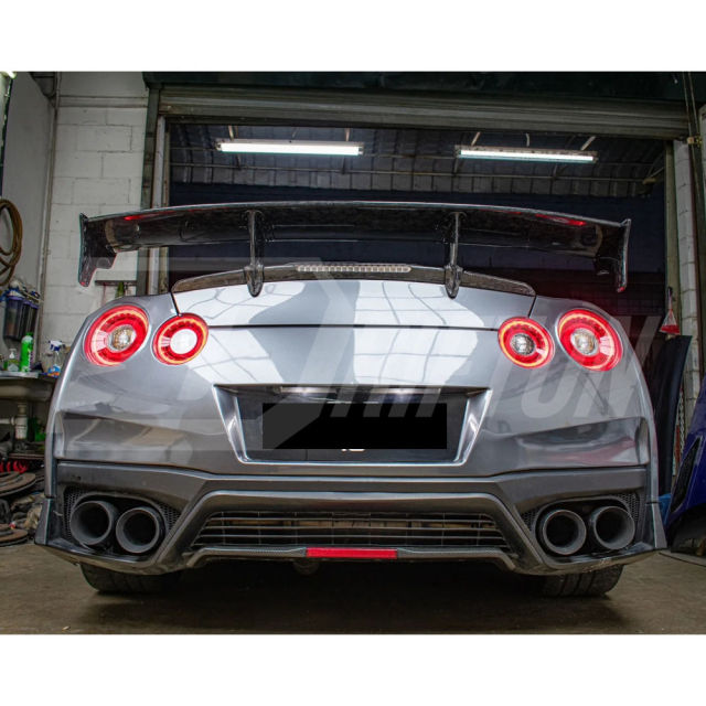 MY12 OEM Style Dry Carbon Fiber Rear Under Diffuser Plate With Brake Light For Nissan R35 GTR 2008-2023