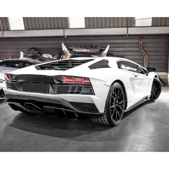 OEM Style Dry Carbon Fiber Rear Engine Side Vents Air Scoop For Lamborghini Aventador S LP740 2016-2021