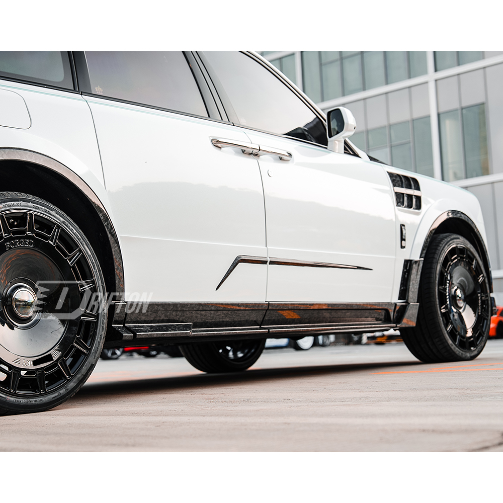 Mansory Ver.2 Style Conversion Body Kits For Rolls Royce Cullinan 2015-2028   (Partial Exposed Dry Carbon Fiber)（Center Exit Exhaust）