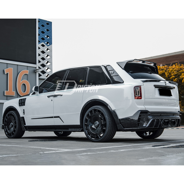 Mansory Ver.2 Style Conversion Body Kits For Rolls Royce Cullinan 2015-2028   (Partial Exposed Dry Carbon Fiber)（Center Exit Exhaust）