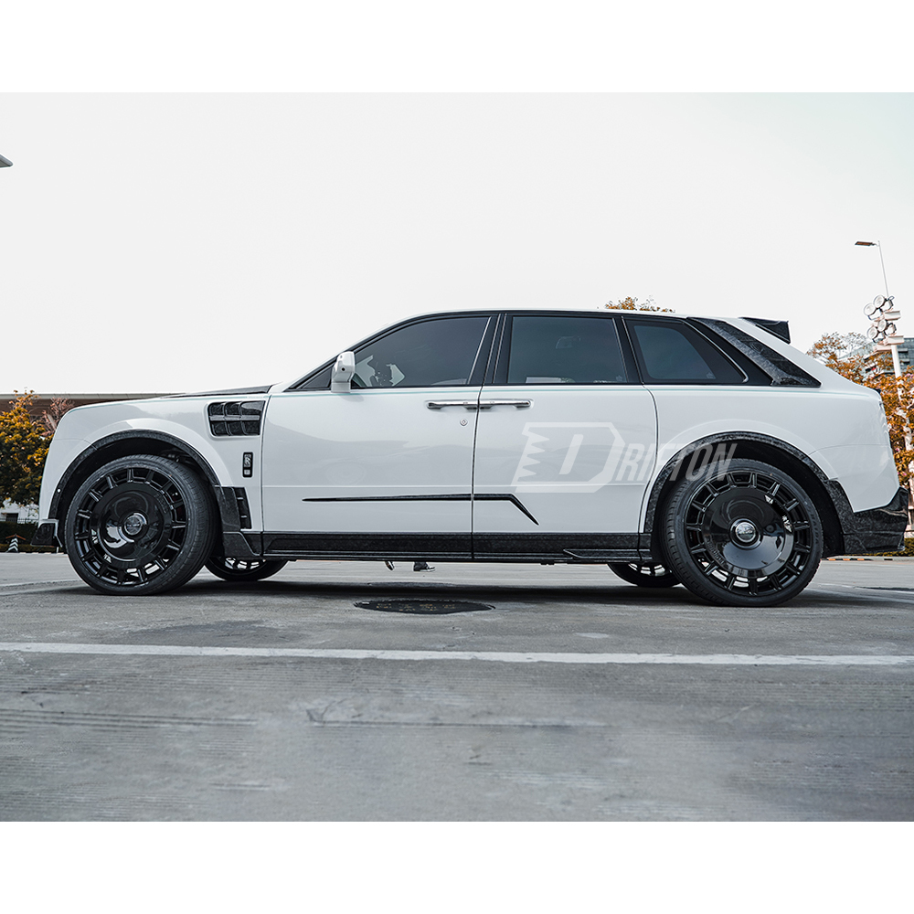 Mansory Ver.2 Style Conversion Body Kits For Rolls Royce Cullinan 2015-2028   (Partial Exposed Dry Carbon Fiber)（Center Exit Exhaust）