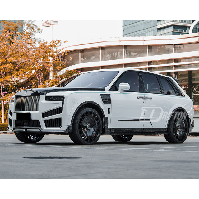 Mansory Ver.2 Style Conversion Body Kits For Rolls Royce Cullinan 2015-2028   (Partial Exposed Dry Carbon Fiber)（Center Exit Exhaust）