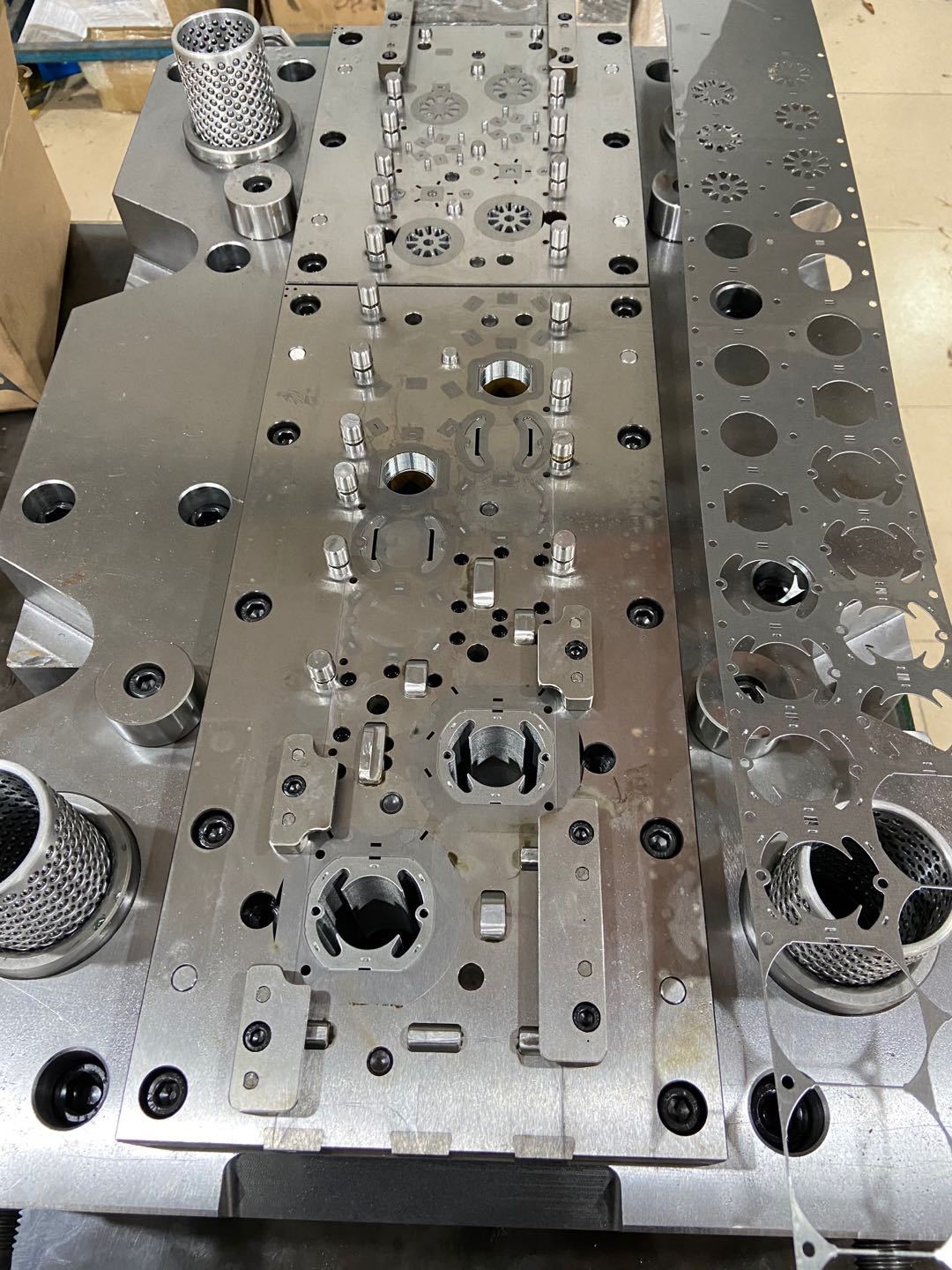 54mm MIXI motor core lamination progressive die