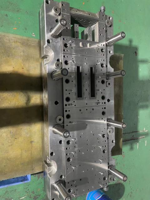 EI lamination progressive die