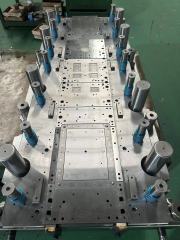 Cruciform lamination high speed carbide die