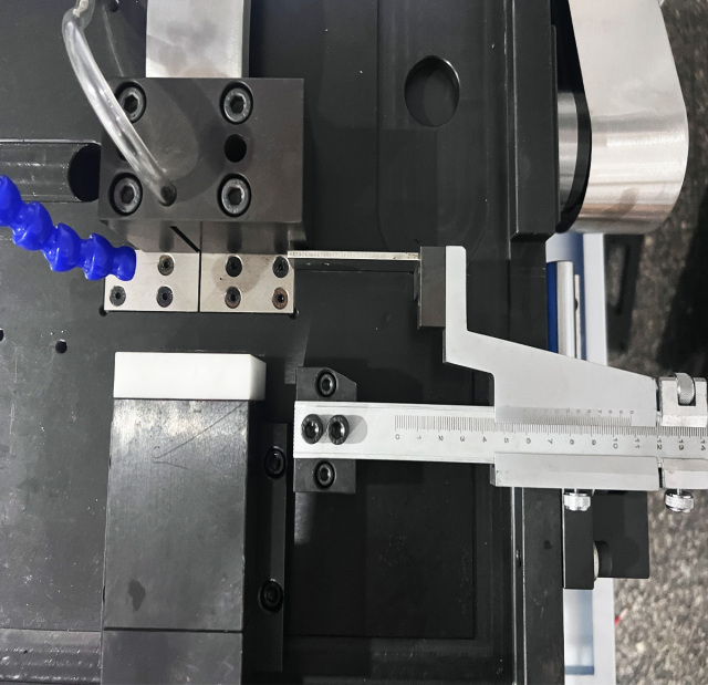 High hardness material cutting machine