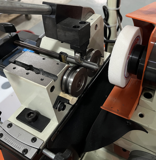 Pressure wheel type automatic outer diameter punch grinder