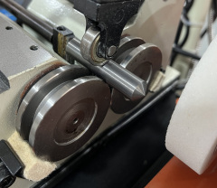 Pressure wheel type automatic outer diameter punch grinder