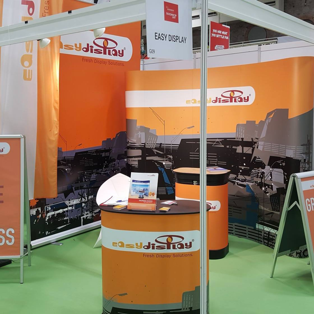{www.easydisplay.com}