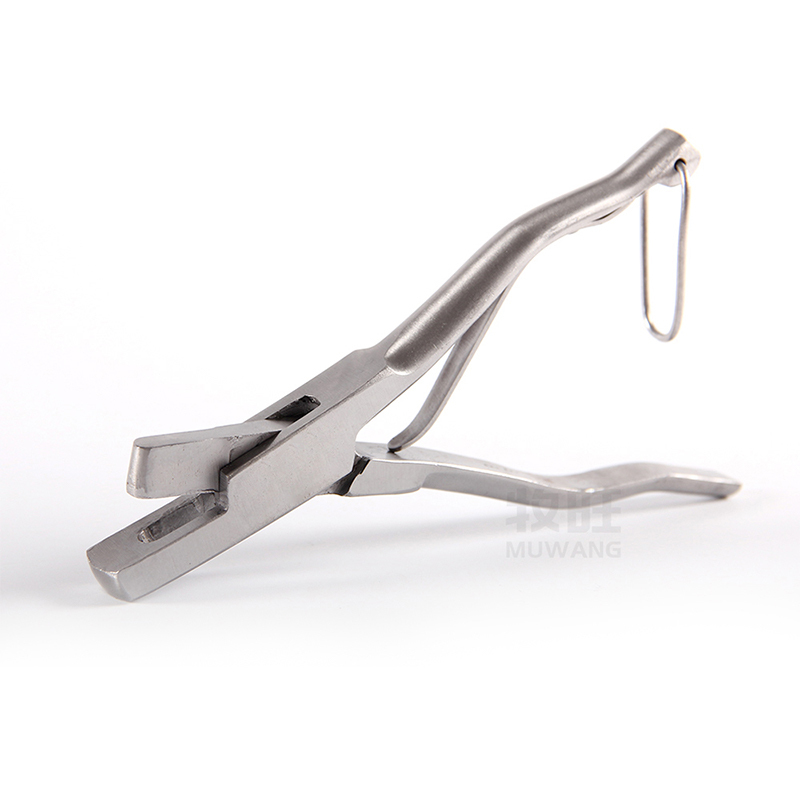Veterinary ear notcher