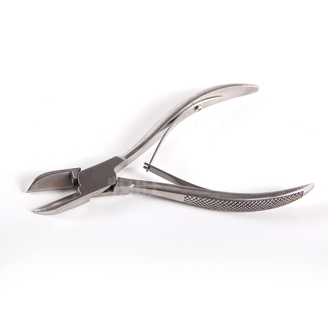 Pig teeth cutting plier