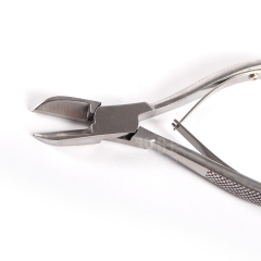 Pig teeth cutting plier