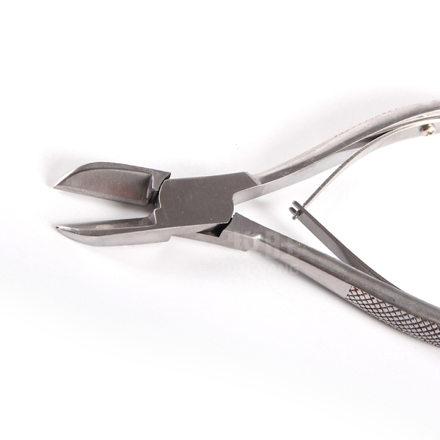 Pig teeth cutting plier
