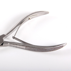 Pig teeth cutting plier