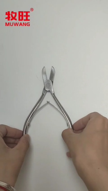 Pig teeth cutting plier