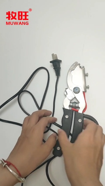 Electric Piglet Tail Cutter