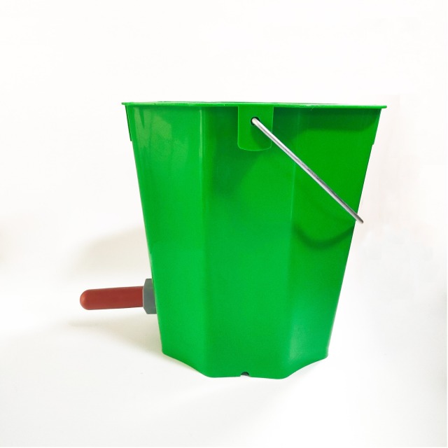 12L Calf milk feeding bucket