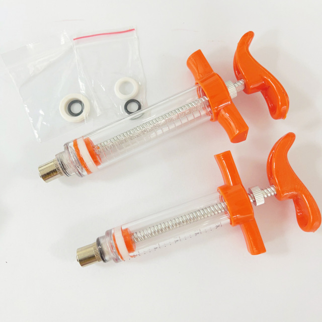 Plastic steel syringe for veterinary purposes
