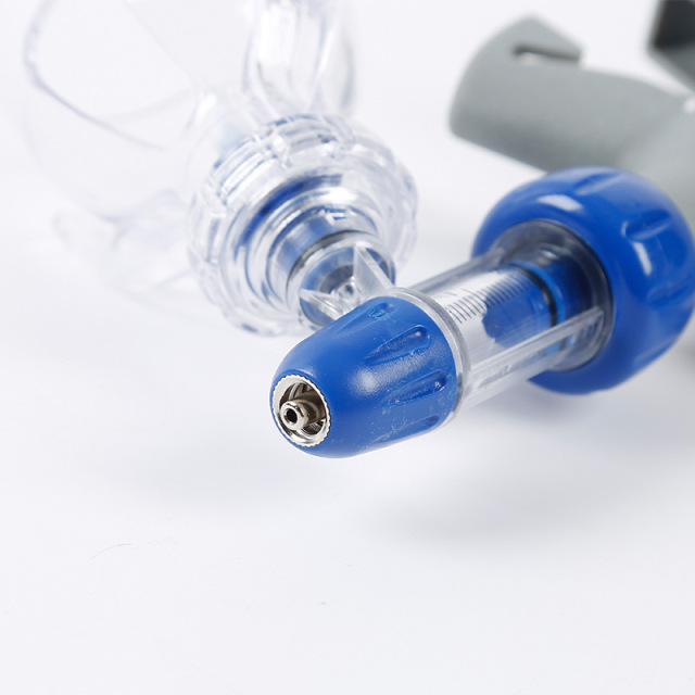 Continuous syringe for veterinary