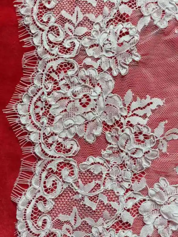 3 Yards Chantilly Lace Trim RB002
