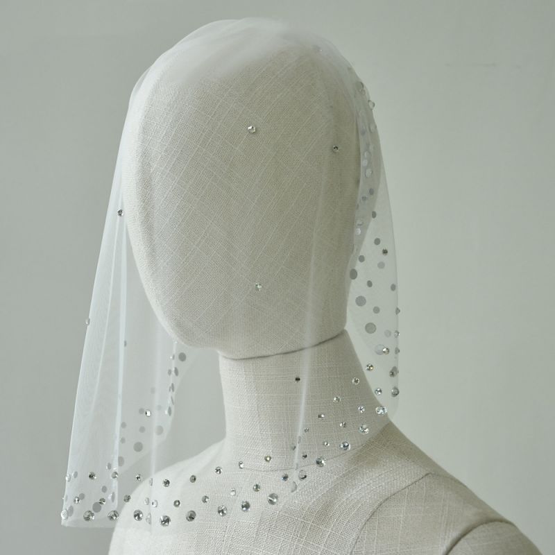 Sparkling Rhinestones Beaded Pearls 3D Floral Bridal Veil WV442